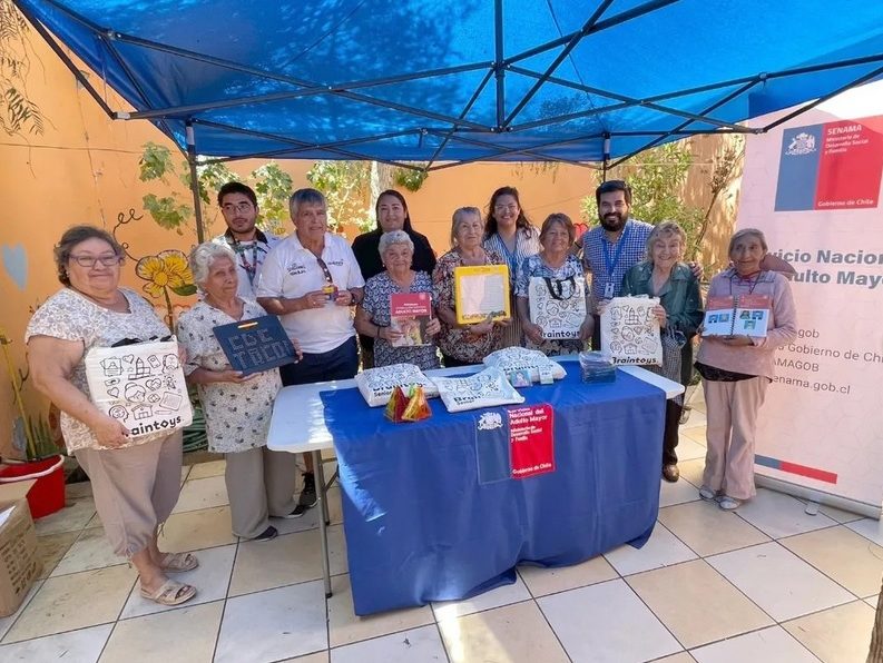 Delegación entrega kits para cognitivos a Centro Diurno Tocopilla