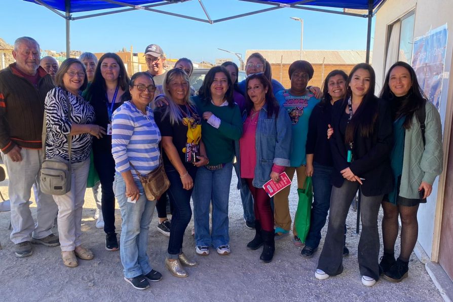 Delegación y Seremi de la Mujer realizan charla contra la violencia de la mujer en Caleta Conchuela