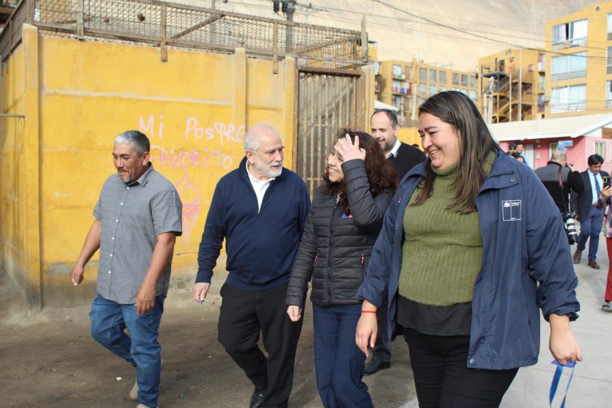 Ministro Montes presenta plan de intervención para dar solución definitiva a familias del conjunto habitacional Alto Covadonga en Tocopilla